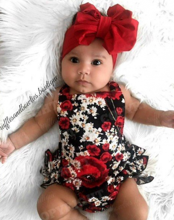 Baju bayi dengan desain bunga-bunga cantik